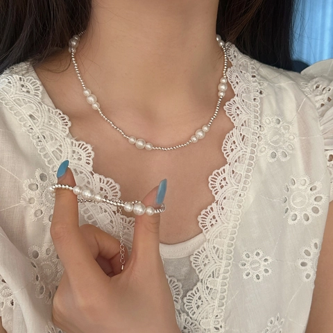 Collana E Bracciale Eleganti Francesi Con Künstliche Perle D'imitazione Bianche E Perline Di Rame Argentato Per Donne