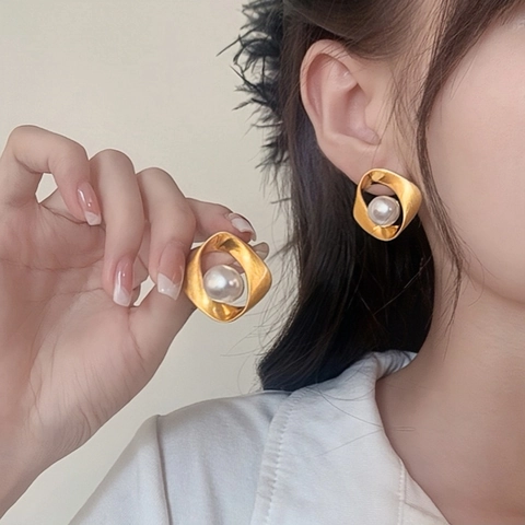 French Vintage Geometric Mobius Stud Earrings Copper With Artificial Pearl Matte Brushed Texture Elegant Minimalist Jewelry For Women