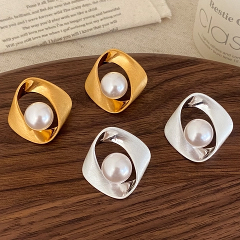 French Vintage Geometric Mobius Stud Earrings Copper With Artificial Pearl Matte Brushed Texture Elegant Minimalist Jewelry For Women