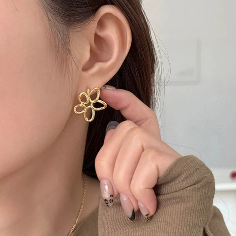 Hollow Flower Stud Earrings Minimalist Five Petal Copper 18K Gold Plated Elegant Jewelry For Women