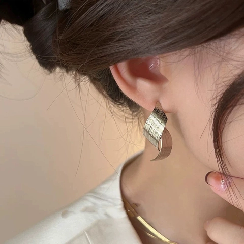 Geometrische Gedrehte Band Ohrstecker Mit 925 Sterling Silber Ohrstecker Gebürstetes Metall Nischendesign Für Damen