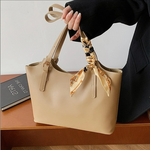 Große Kapazität PU Leder Tote Bag Damen Mit Satinnschal Dekor Mode Pendeln Schulter Handtasche