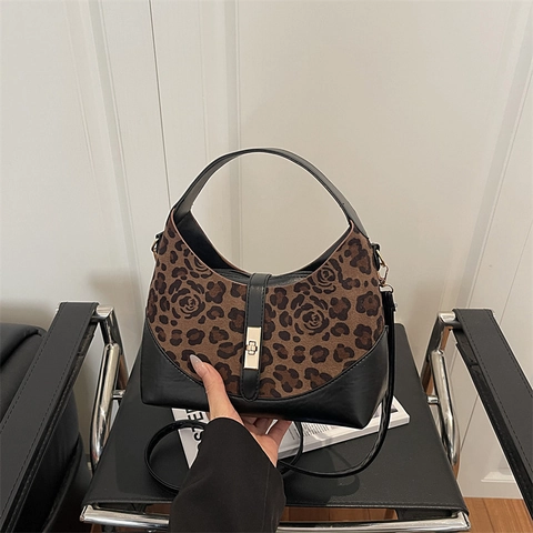 Sac à Main en Cuir PU Splicing Suède avec Motif Roses Léopard pour Femmes Sac Bandoulière de Mode avec Serrure Métallique