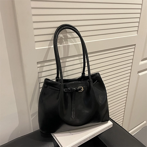 Vintage Solid Color PU Leather Tote Shoulder Bag For Women Large Capacity Simple Commuting Underarm Bag With Plush Pendant