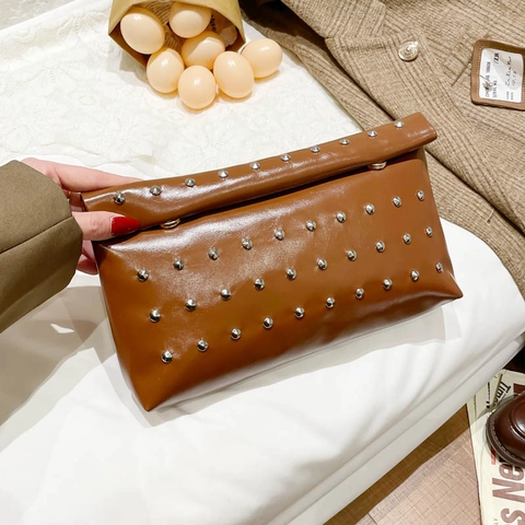 Borsa a Pochette con Rivetti da Donna in Pelle PU Metallizzata Borchiata per Festa Serale Chic Minimalista Quotidiana