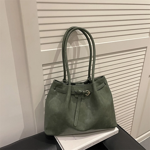 Vintage Solid Color PU Leather Tote Shoulder Bag For Women Large Capacity Simple Commuting Underarm Bag With Plush Pendant