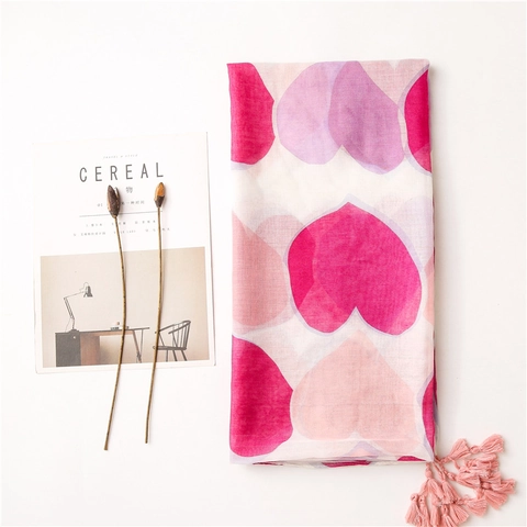 Sciarpa da Donna con Stampa a Cuore Rosa Scialle Lungo Leggero in Voile di Poliestere con Nappe per Protezione Solare Spiaggia Viaggi