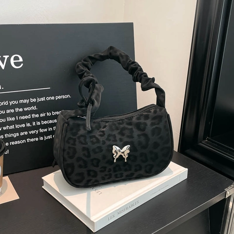 Borsa Sottobraccio da Donna con Stampa Leopardata Decorazione Farfalla in Metallo Manico Arricciato Borsa a Spalla Baguette Hobo