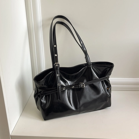 Glänzende PU Leder Schultertasche Große Kapazität Retro Achsel Tote Trendy Verstellbarer Schnallenriemen Pendeln