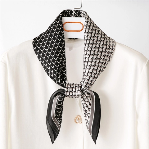 Foulard Quadrato In Satin Con Stampa Geometrica Vintage Per Donna Texture Raso Accessorio Di Moda