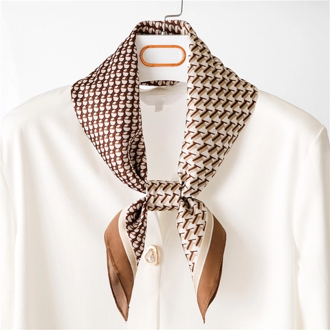 Foulard Quadrato In Satin Con Stampa Geometrica Vintage Per Donna Texture Raso Accessorio Di Moda