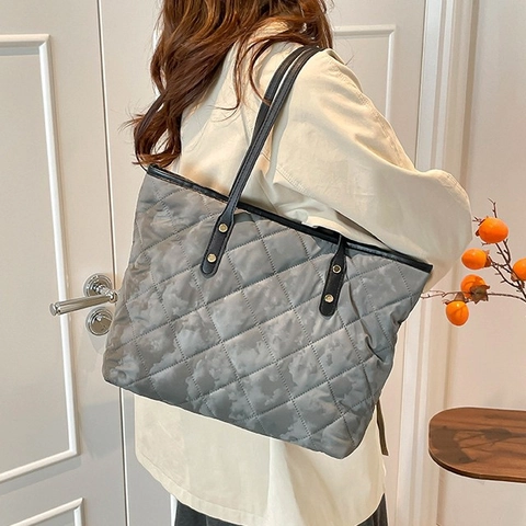 Women Large Capacity Diamond Quilted Tote Bag Shoulder Bag For Commute School Nylon Polyester With PU Leather Straps