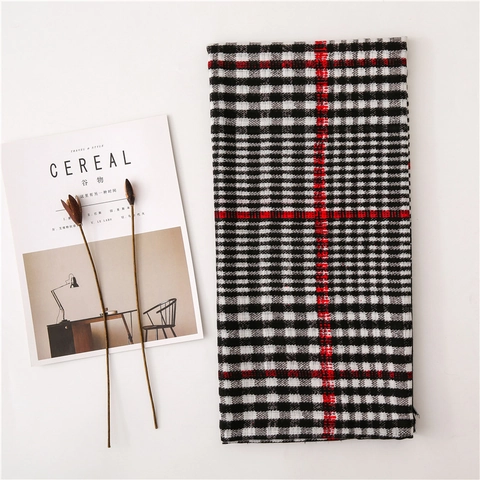 Sciarpa a Quadri Stile Britannico da Donna Nero Bianco Rosso Scialle a Scacchi Con Nappine per Viaggi Moda Misto Cotone