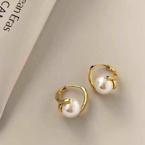 Orecchini A Cerchio Con Künstliche Perle Incrociate Minimaliste Con Perno In Rame Gioielli Design Di Nicchia Eleganti Per Donna