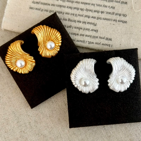 French Retro Shell Texture Artificial Pearl Stud Earrings Matte Alloy Elegant Vintage Sea Style Ear Jewelry For Women