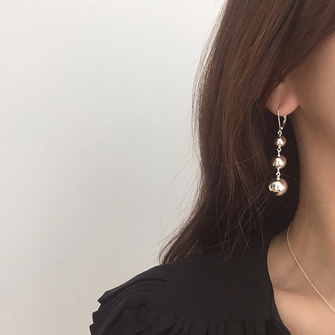 Pendientes Colgantes Triple Bola Graduada Cobre Pulido Alto Brillo Liso Largo Dangle Cierre Palanca Minimalista Moda Accesorio