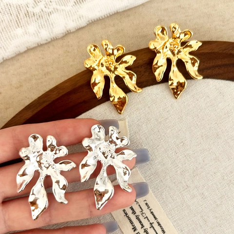 Boucles D'Oreilles Puces Fleur Irrégulières En Cuivre Design Métal Fondu Style Rétro Exagéré Pour Femmes Bijoux Élégants