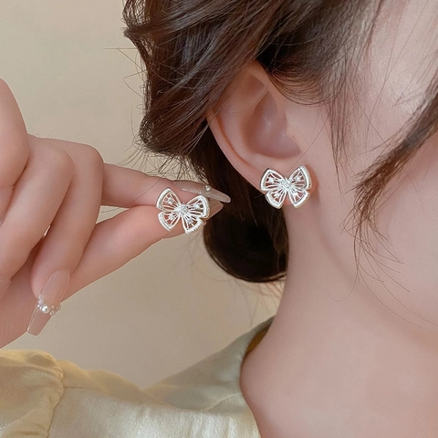 Vintage Hollow Butterfly Stud Earrings Copper Rhinestone Inlaid French Style Elegant Fashion Jewelry For Women