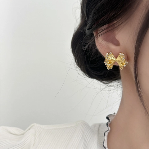 Boucles D'oreilles Puces Noeud Avec Zircon Texture Plissée Bijoux En Cuivre Tige En Argent Sterling 925 Style Luxe