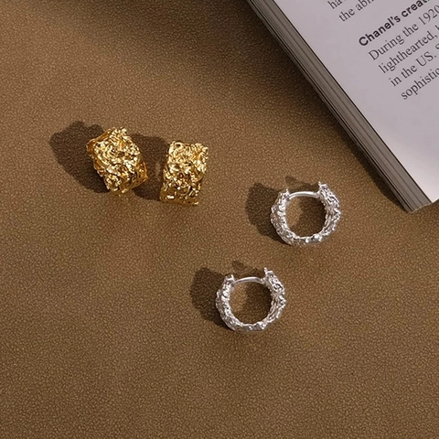 Hammered Texture Creolen Französischer Luxus Kupfer Lava Rippel Geometrischer Minimalismus Accessoire Für Frauen