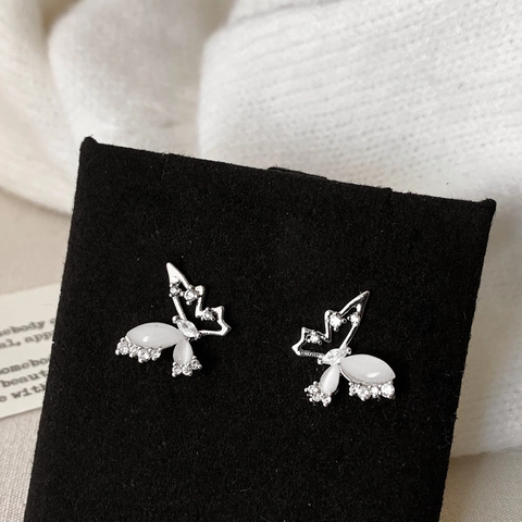 Boucles D'oreilles Papillon Élégantes En Cuivre Avec Faux Pierre De Lune Blanche Et Zircon Micro Pavé Pour Femmes