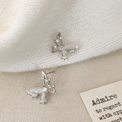 Boucles D'oreilles Papillon Élégantes En Cuivre Avec Faux Pierre De Lune Blanche Et Zircon Micro Pavé Pour Femmes