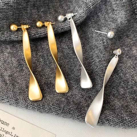Gedraaide Lange Druppeloorbellen Mat Koper Geometrische Spiraal Minimalistische Sieraden Voor Dames Elegant