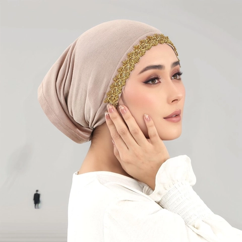 Cuffia Interna per Turbante Musulmano da Donna Con Ricamo in Pizzo Dorato Tinta Unita Morbido Hijab Elastico per Uso Quotidiano