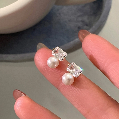 Boucles D'oreilles Puces Élégantes En Zircon Coupe Émeraude Et Künstliche Perle Cuivre Géométrique Minimaliste Bijoux De Luxe Pour Femmes