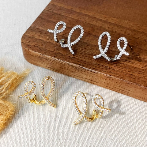 Eleganti Orecchini A Bottone Con Nastro Incrociato Ottone Con Zircone E Perno In Argento Sterling 925 Design Annodato Donna