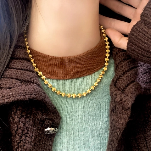 Collana E Bracciale A Catena Con Sfere Tonde Minimaliste Rame Placcato Oro 18K Consistenza Spazzolata Gioielli Eleganti Per Donne