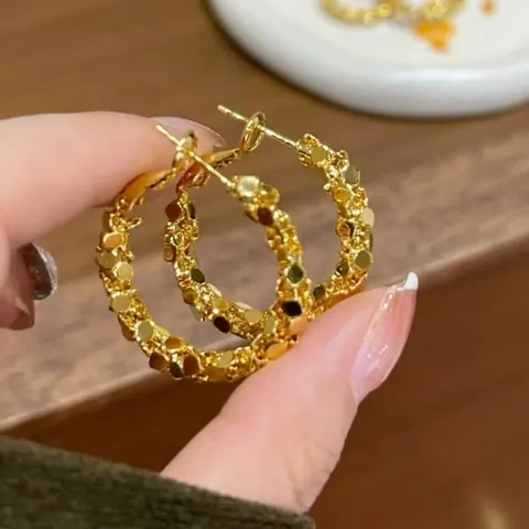 Strukturierte Creolen In Silberoptik Unregelmäßig Geometrisch Gedreht Messing Mit Kupferohrstecker Elegant Für Damen