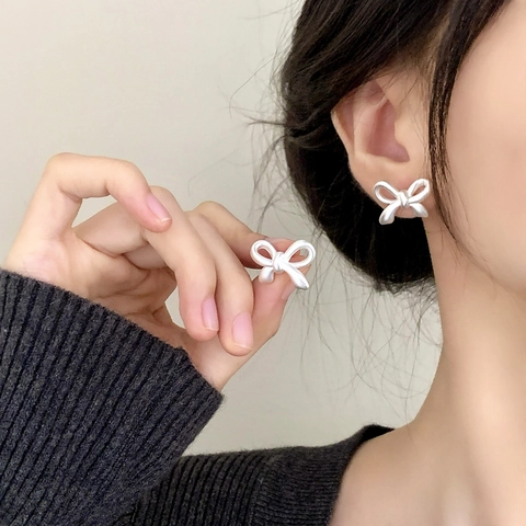 Boucles D'Oreilles Puces Nœud En Cuivre Mat Minimaliste Style Doux Et Cool Bijoux Élégants Pour Femmes Quotidien