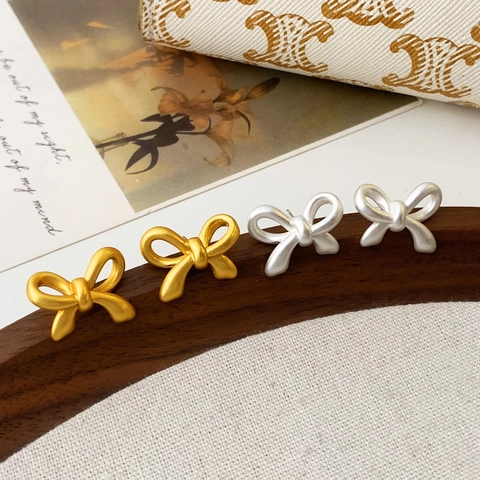 Boucles D'Oreilles Puces Nœud En Cuivre Mat Minimaliste Style Doux Et Cool Bijoux Élégants Pour Femmes Quotidien