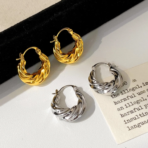 Orecchini A Cerchio Intrecciati Con Perno In Rame Texture Torciglia Lucida Placcato Oro 18K Moda Per Donna