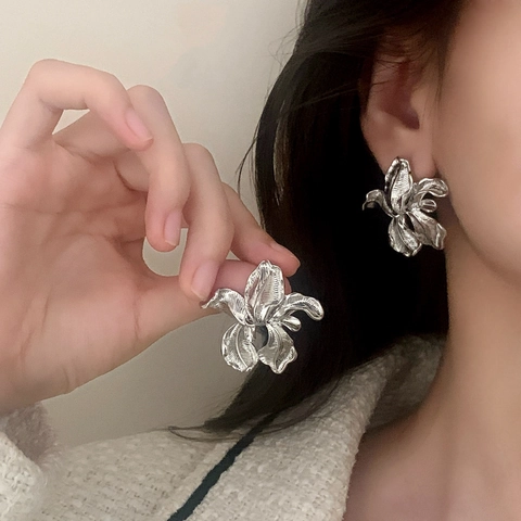 Exaggerated Textured Flower Stud Earrings Elegant Statement Iris Petal Copper Jewelry For Women Gold Silver Tone