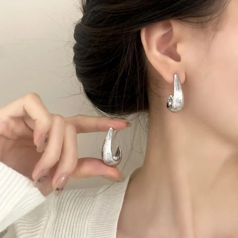 Geometrische Tropfen C-Form Kupfer Ohrringe Mit Vertikaler Textur Für Frauen Gebürstetes Metall Finish Zubehör