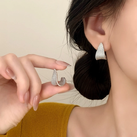 Geometrische Dreieck Ohrstecker Kupfer 18K Vergoldet Gewebte Textur Luxus Mode Schmuck Für Frauen