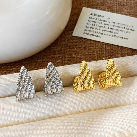 Geometrische Dreieck Ohrstecker Kupfer 18K Vergoldet Gewebte Textur Luxus Mode Schmuck Für Frauen
