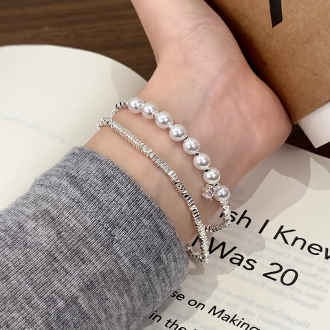 Elegante Bracciale Di Perline Stile Francese Rame Placcato Argento Con Künstliche Perle Di Imitazione E Pendente Stella In Zircone Per Donna