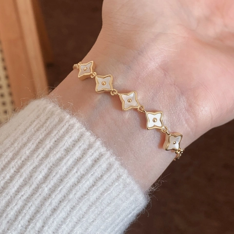 Verstellbares Kupfer Muschel Blumen Armband Für Damen Vierblättriges Kleeblatt Design Elegant Light Luxury Stil Schmuck Geschenk