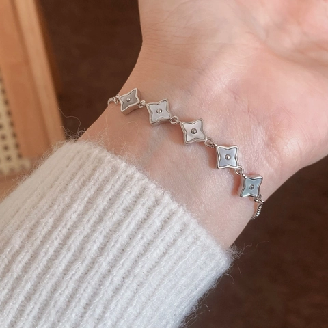 Verstellbares Kupfer Muschel Blumen Armband Für Damen Vierblättriges Kleeblatt Design Elegant Light Luxury Stil Schmuck Geschenk