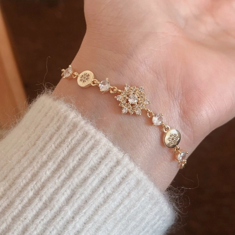 Snowflake Pendant Bracelet Copper Cubic Zirconia Adjustable Sliding Chain Elegant Micro Pave Jewelry For Women