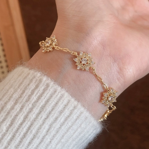 Snowflake Charm Bracelet Copper Micro Inlaid Zircon Delicate Adjustable Link Chain Jewelry Gift For Women Fashion Elegant