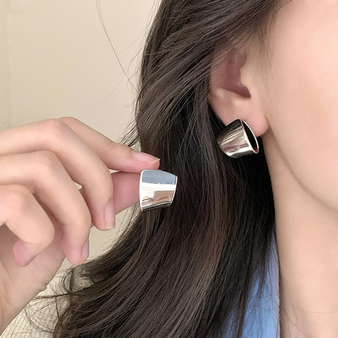 Pendientes De Botón De Metal Curvos Geométricos Pulido Espejo De Alto Brillo Diseño Minimalista Accesorio Para Mujer