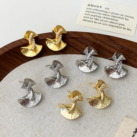 Vintage Copper Geometric Fan Stud Earrings With Hammered Texture Zircon Artificial Pearl Inset French Retro Style For Women