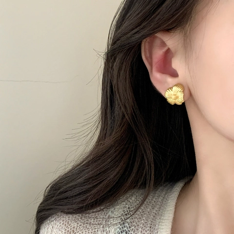 Orecchini A Lobo A Fiore Eleganti Minimalisti Francesi Rame Opaco Con Perno In Rame Consistenza Spazzolata Per Donna