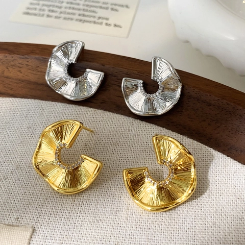Waivervormige Oorknoppen Koper Geplooide Textuur C-Vorm Met Zirkonia Elegante Vintage Minimalistische Sieraden Voor Dames