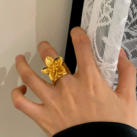 Anello Aperto Con Fiore Esagerato Petali Texturizzati Fascia Larga Multistrato Gioielli Di Moda Regolabili Donna Rame Placcato