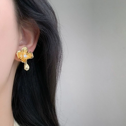 Boucles D'oreilles Pendantes Fleur Style Français Avec Zircon Et Cuivre Pétales En Métal Texturé Pour Femmes